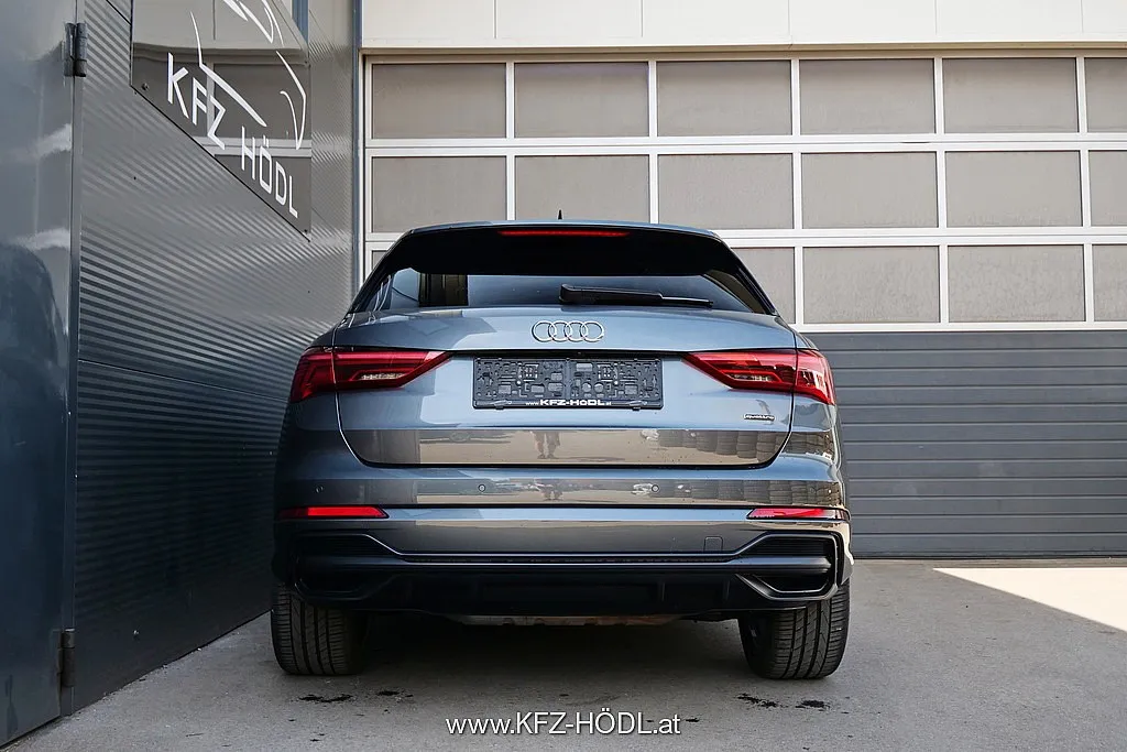 Audi Q3 45 TFSI quattro S-line S-tronic Image 4