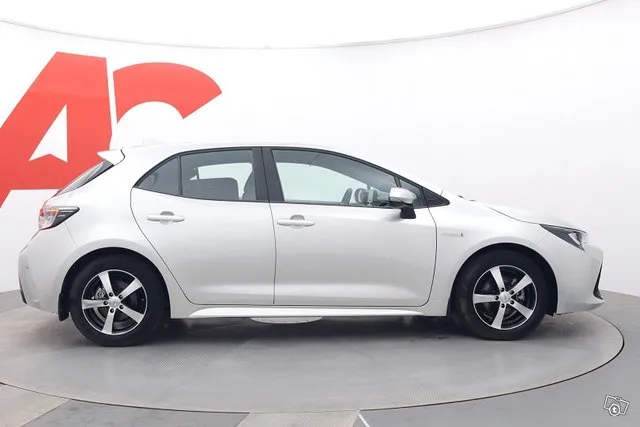 Toyota Corolla Hatchback 1,8 Hybrid Life - / 1.Omistaja / Täydellinen merkkiliikkeen huoltokirja / Vähän ajettu / Adaptiivinen vakionopeussäädin Image 6